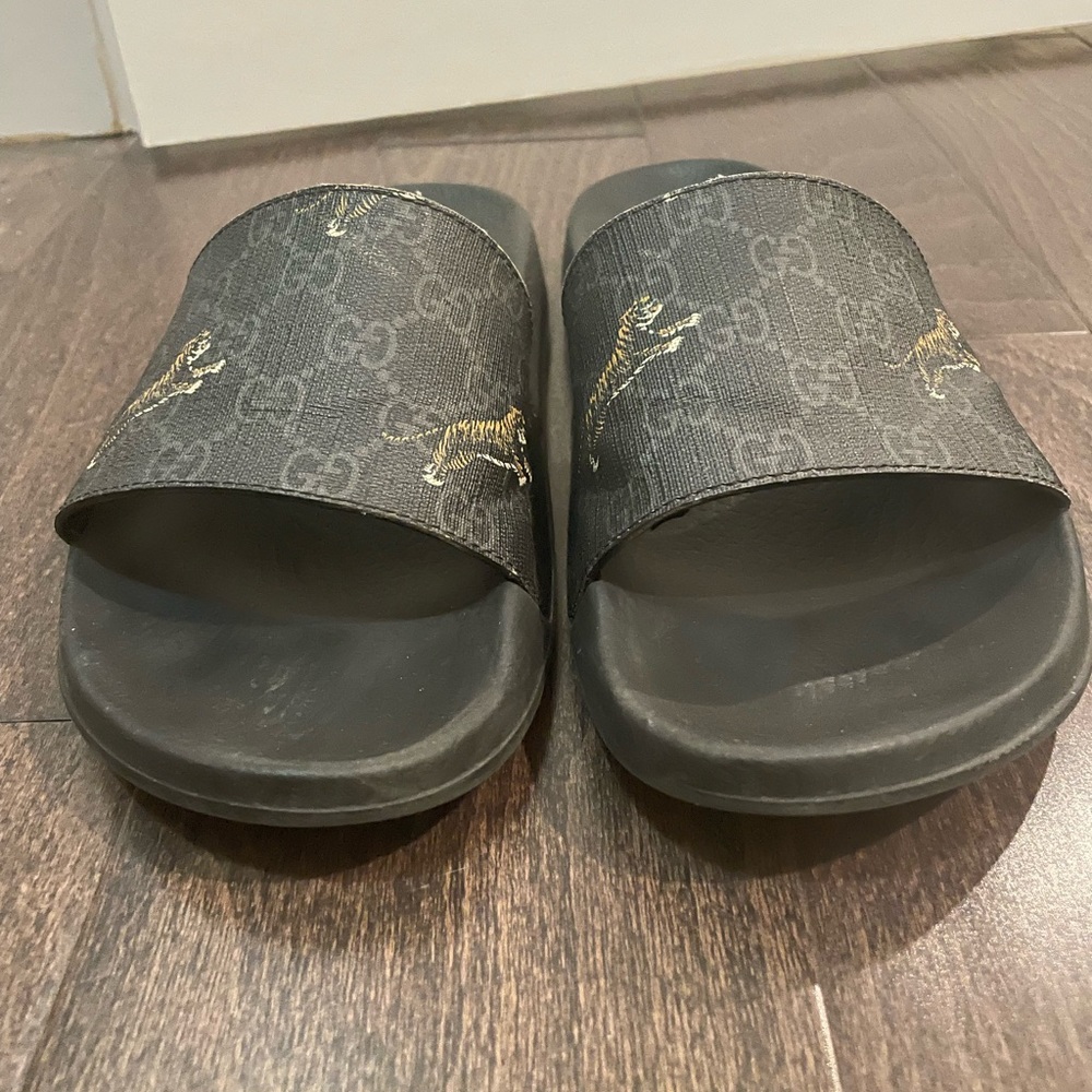 Gucci mens GG supreme Tigers